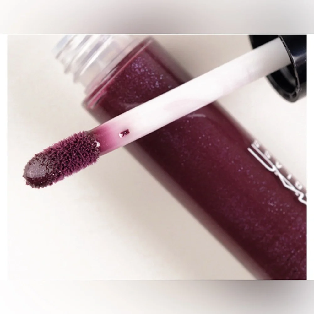 MAC FLIGHT OF FANCY LIPGLASS. LIMITED EDITION. NEW IN BOX.